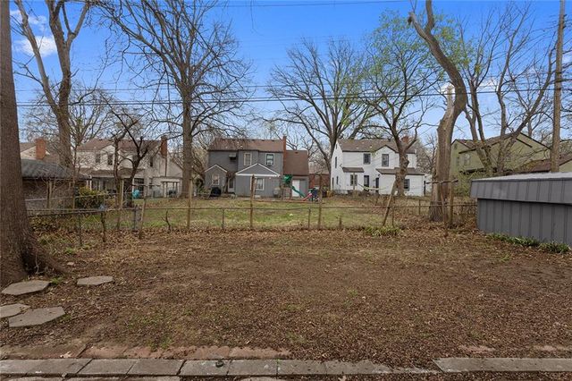 7339 Holmes Road, Kansas City, MO 64111