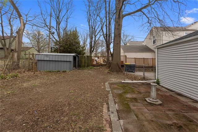 7339 Holmes Road, Kansas City, MO 64111