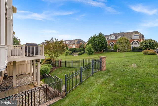 18357 EAGLE POINT SQ, Leesburg, VA 20176