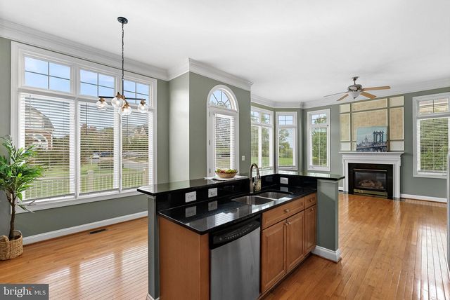 18357 EAGLE POINT SQ, Leesburg, VA 20176