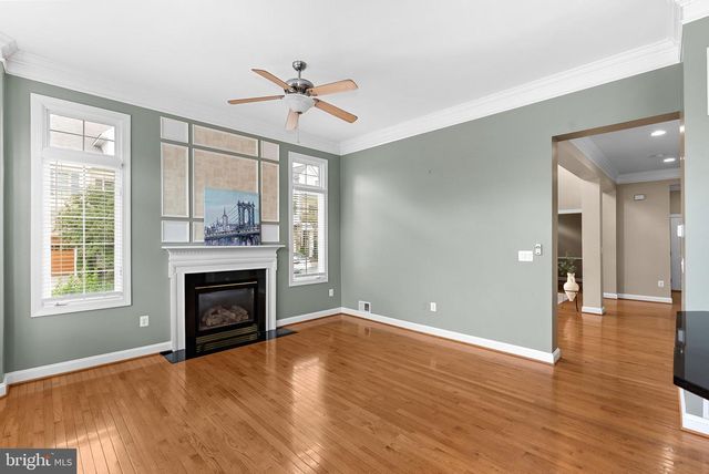 18357 EAGLE POINT SQ, Leesburg, VA 20176