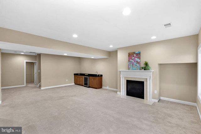 18357 EAGLE POINT SQ, Leesburg, VA 20176