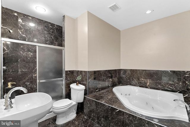 18357 EAGLE POINT SQ, Leesburg, VA 20176
