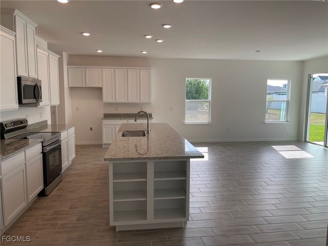 216 SW 14th AVE, Cape Coral, FL 33991