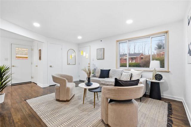 215 Mcmasters Dr, Monroeville, PA 15146