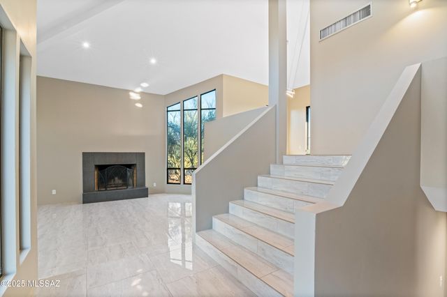 7041 N Skyway Drive, Tucson, AZ 85718