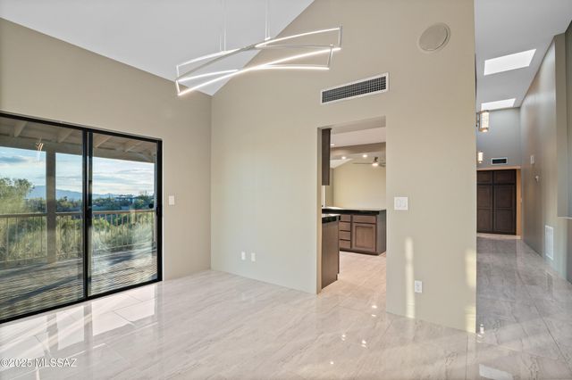 7041 N Skyway Drive, Tucson, AZ 85718