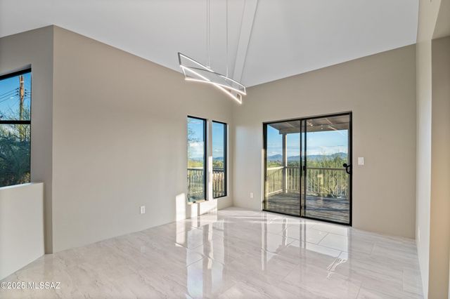 7041 N Skyway Drive, Tucson, AZ 85718