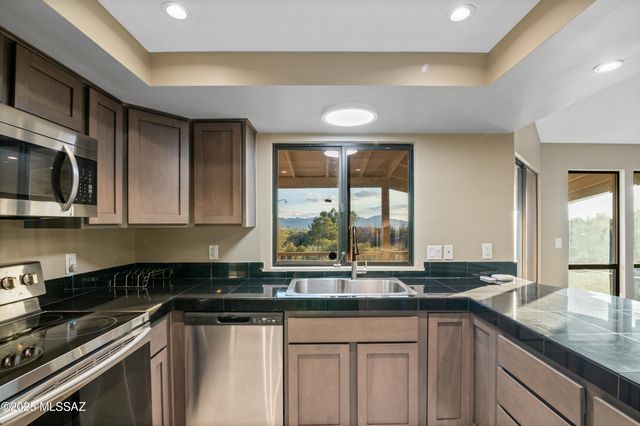 7041 N Skyway Drive, Tucson, AZ 85718