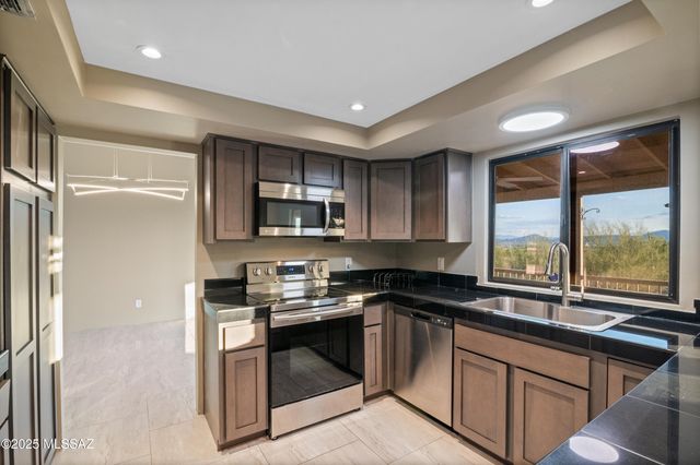 7041 N Skyway Drive, Tucson, AZ 85718