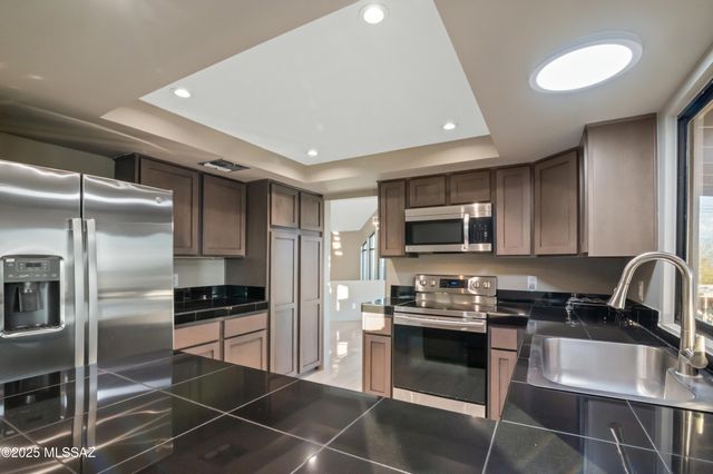 7041 N Skyway Drive, Tucson, AZ 85718