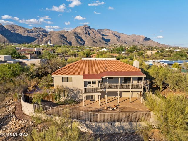 7041 N Skyway Drive, Tucson, AZ 85718