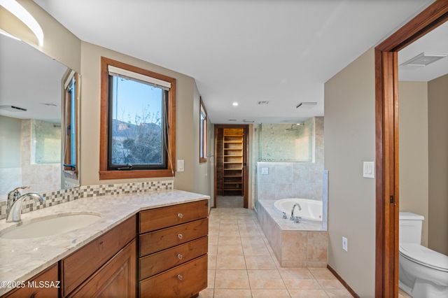 7041 N Skyway Drive, Tucson, AZ 85718