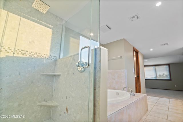 7041 N Skyway Drive, Tucson, AZ 85718