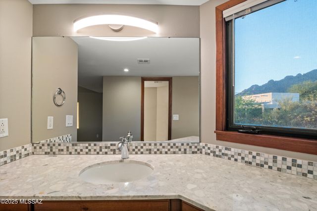 7041 N Skyway Drive, Tucson, AZ 85718