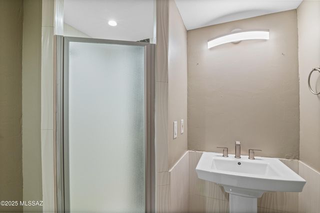 7041 N Skyway Drive, Tucson, AZ 85718