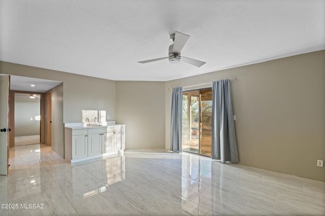 7041 N Skyway Drive, Tucson, AZ 85718