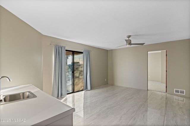 7041 N Skyway Drive, Tucson, AZ 85718