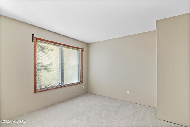 7041 N Skyway Drive, Tucson, AZ 85718