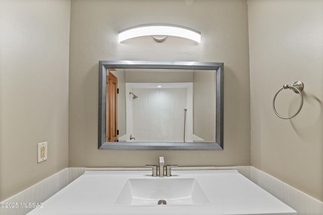 7041 N Skyway Drive, Tucson, AZ 85718