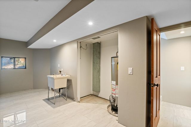 7041 N Skyway Drive, Tucson, AZ 85718