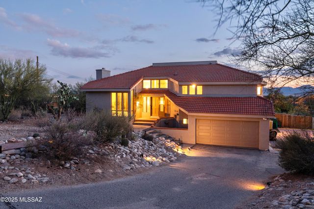 7041 N Skyway Drive, Tucson, AZ 85718