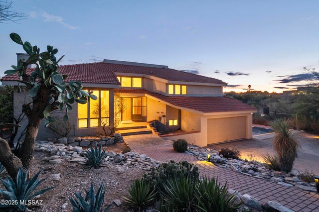 7041 N Skyway Drive, Tucson, AZ 85718