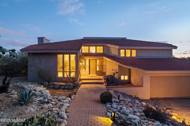 7041 N Skyway Drive, Tucson, AZ 85718