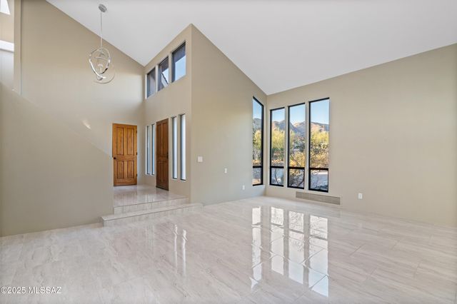 7041 N Skyway Drive, Tucson, AZ 85718