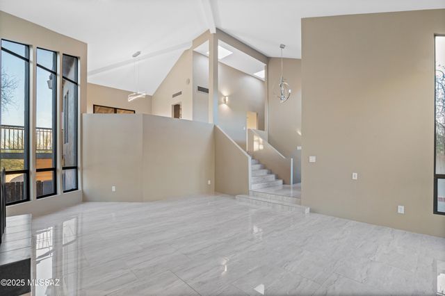 7041 N Skyway Drive, Tucson, AZ 85718