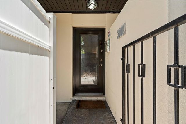 3002 W DELEON STREET, Tampa, FL 33609