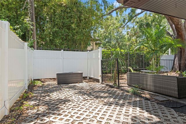 3002 W DELEON STREET, Tampa, FL 33609