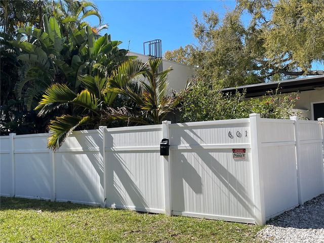 3002 W DELEON STREET, Tampa, FL 33609