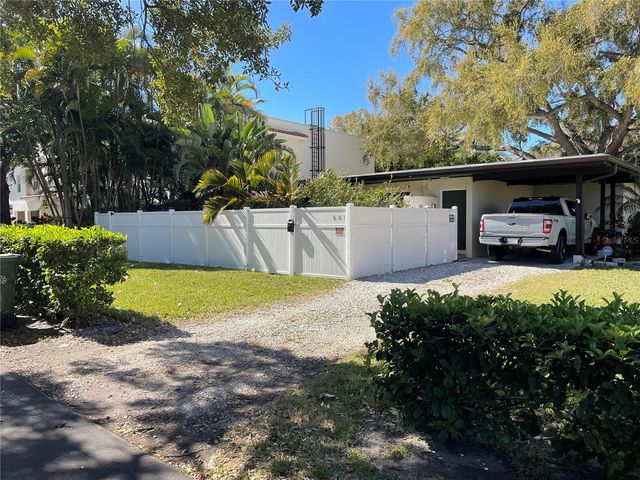 3002 W DELEON STREET, Tampa, FL 33609