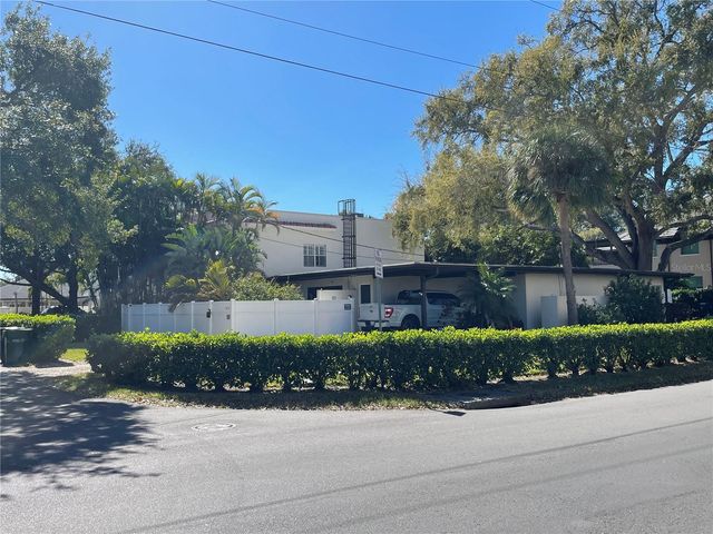 3002 W DELEON STREET, Tampa, FL 33609