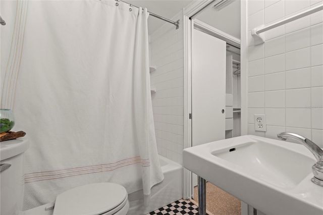 3002 W DELEON STREET, Tampa, FL 33609