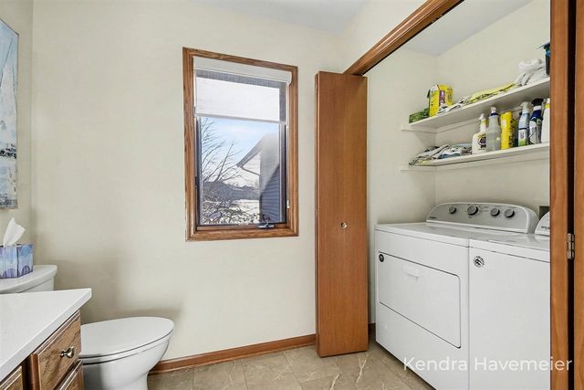 2177 Creekside Drive 39, Byron Center, MI 49315