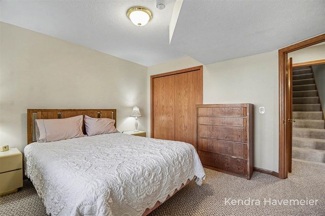 2177 Creekside Drive 39, Byron Center, MI 49315