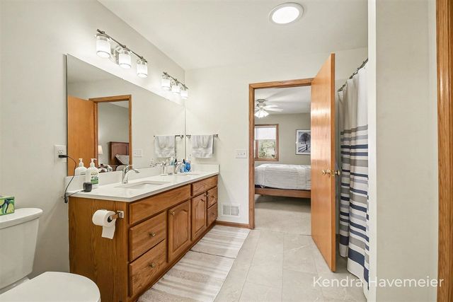 2177 Creekside Drive 39, Byron Center, MI 49315