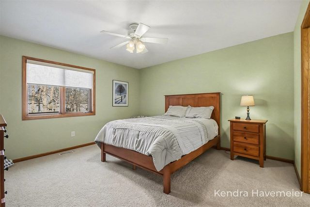 2177 Creekside Drive 39, Byron Center, MI 49315