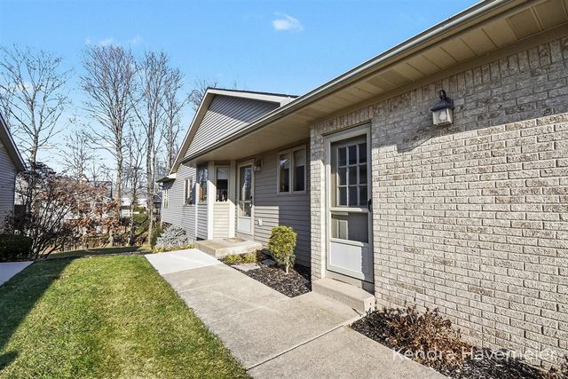 2177 Creekside Drive 39, Byron Center, MI 49315