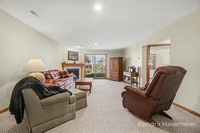 2177 Creekside Drive 39, Byron Center, MI 49315