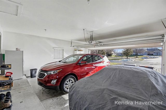 2177 Creekside Drive 39, Byron Center, MI 49315