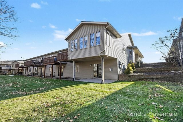 2177 Creekside Drive 39, Byron Center, MI 49315
