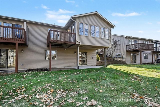 2177 Creekside Drive 39, Byron Center, MI 49315