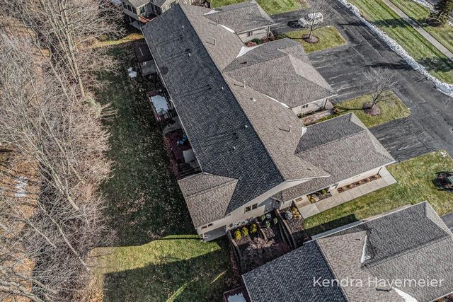 2177 Creekside Drive 39, Byron Center, MI 49315