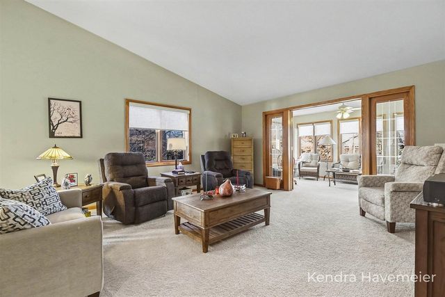 2177 Creekside Drive 39, Byron Center, MI 49315