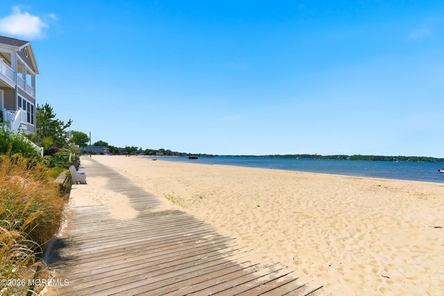 334 E Bayview Avenue, Ocean Gate, NJ 08740