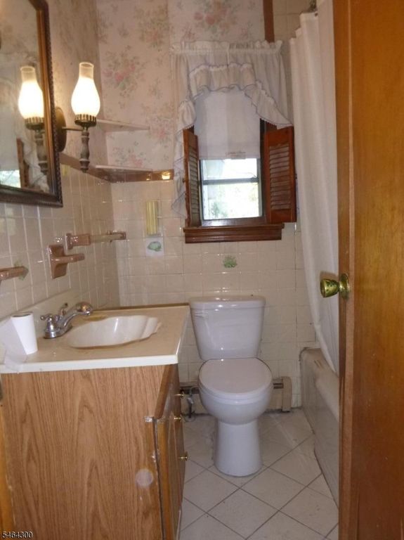 13 White Oak Dr, Lodi Boro, NJ 07644 — photo 2
