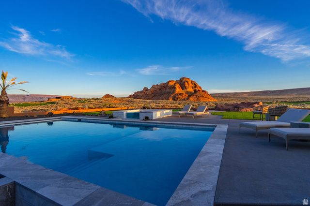 5657 W SCATTERED STARS WAY, Hurricane, UT 84737